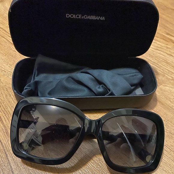 SOLD! Dolce and Gabbana black sunglasses - Picture 2 of 4